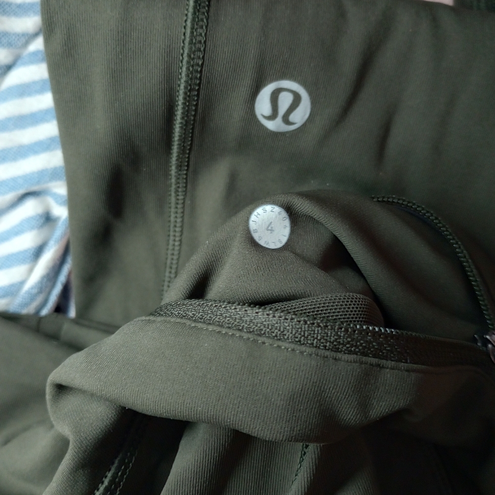 Army green lululemon final lap crop leggings (side pockets and back zip pocket)